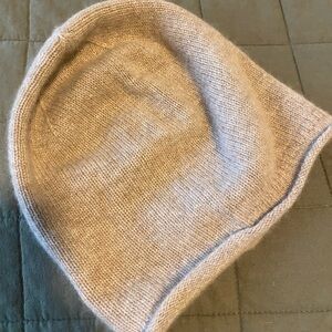 Quince 100% Cashmere Beanie One Size • Soft Neutral Knit Hat • Never Worn